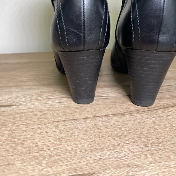 Women's Size 11 Clarks Black Leather Zip Up Heeled Ankle Bootie - Picture 7 of 10